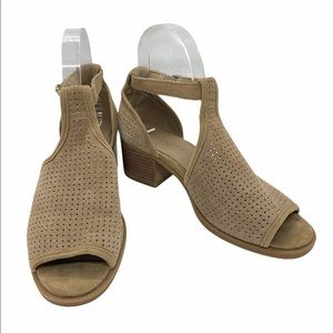 Koolaburra by Ugg Ashlyn Pump Perforated Beige